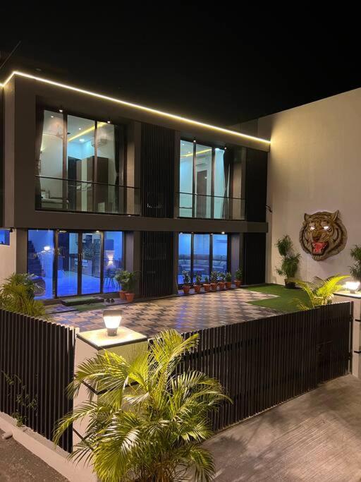 Stayhaven Starmount 4Bhk & Pool 孟买 外观 照片